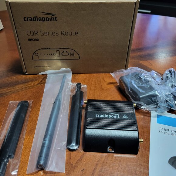 ✨Host Pick✨New Cradlepoint Wifi Router - Picture 3 of 5
